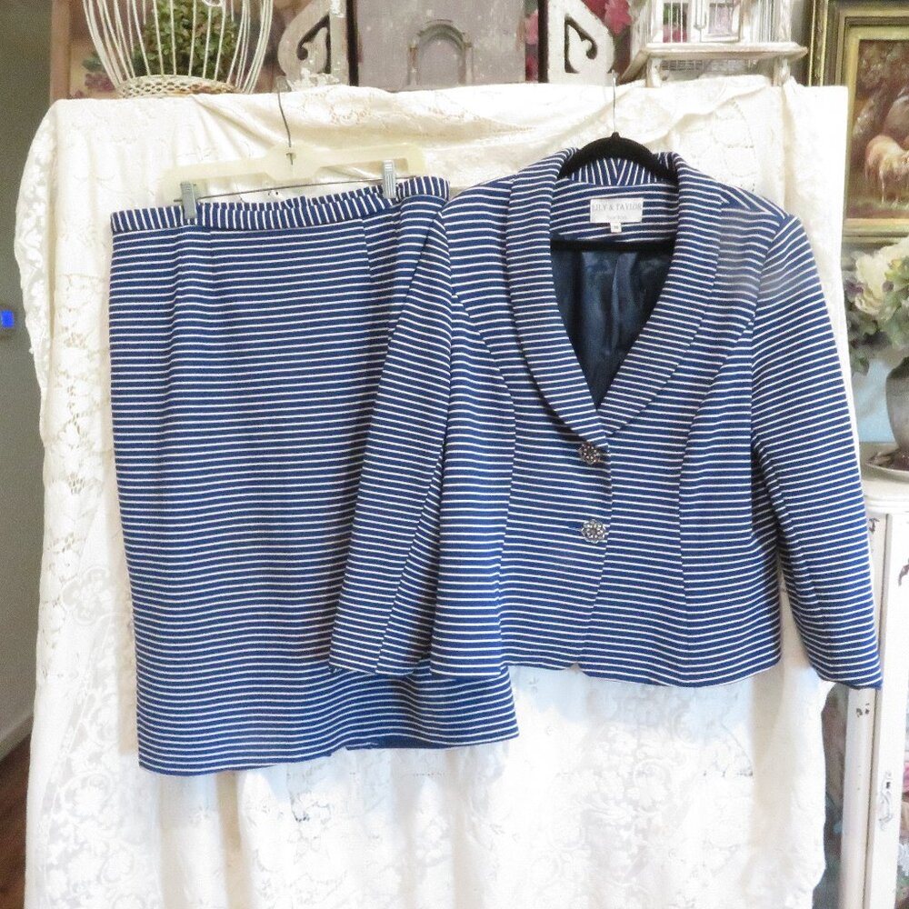 2 pc. Royal Blue Striped Lily & Taylor Mother of the Bride Date night Suit 18